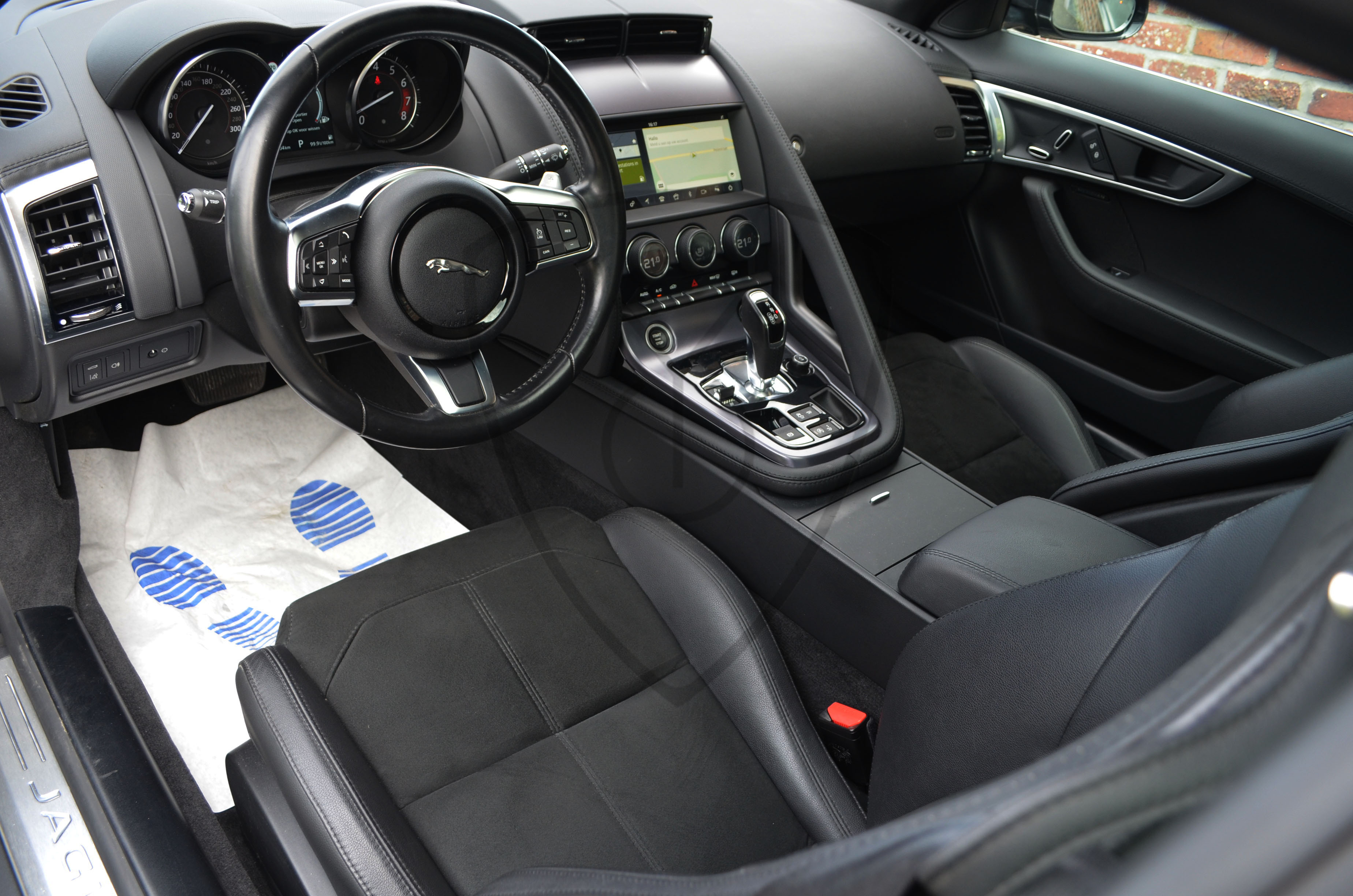 JAGUAR F-TYPE — image 23